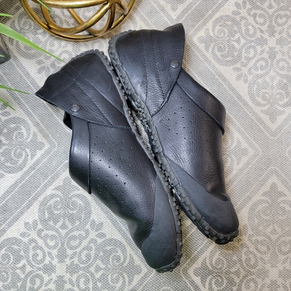 Merrell | 9.5 Improve Slides Black Leather Clog Mules Slip on collapsible heels - Picture 7 of 16
